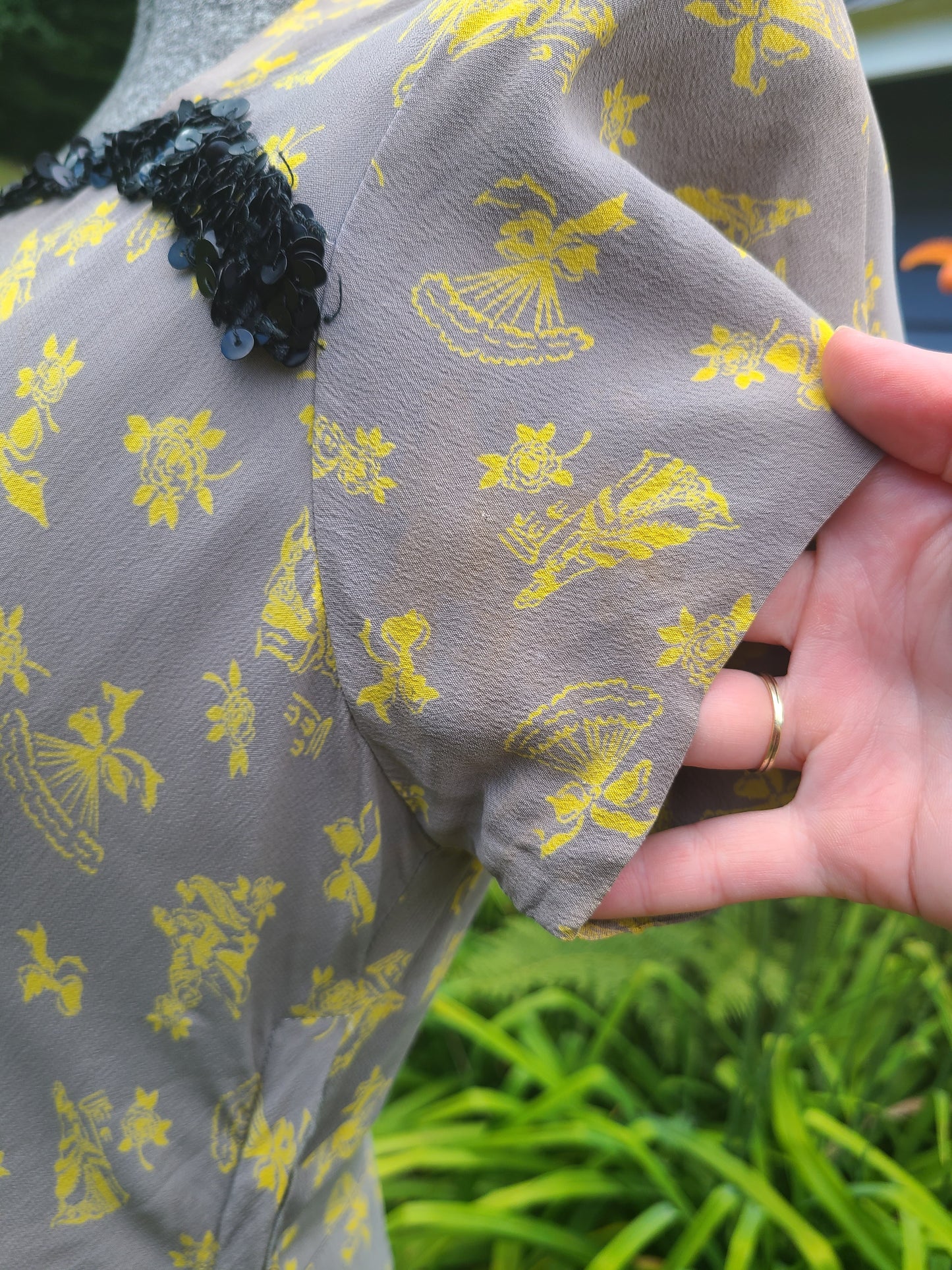 Vintage 1940s Dress - Gray/Yellow Novelty Print