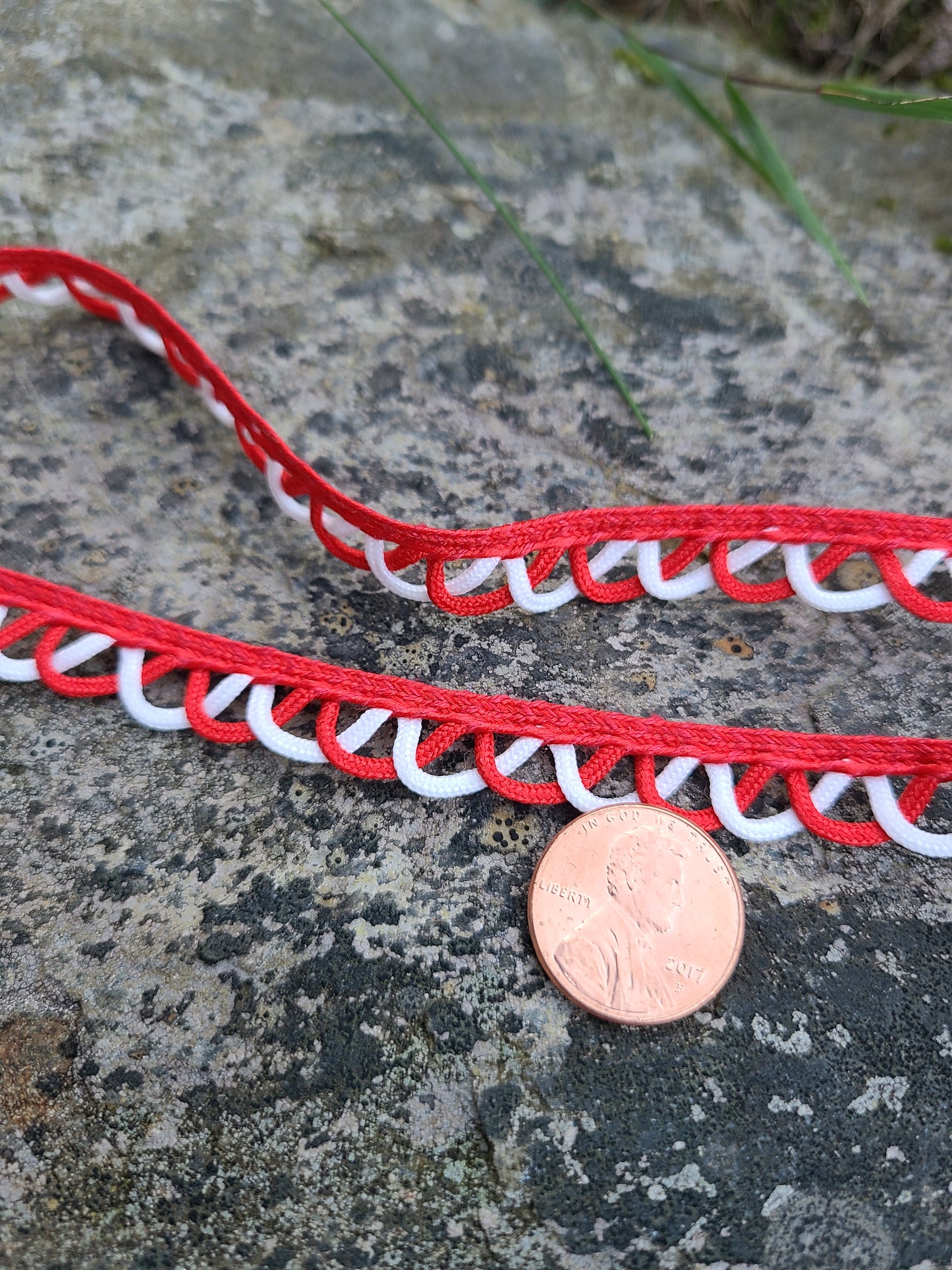 Vintage Trim - Red/White Loop