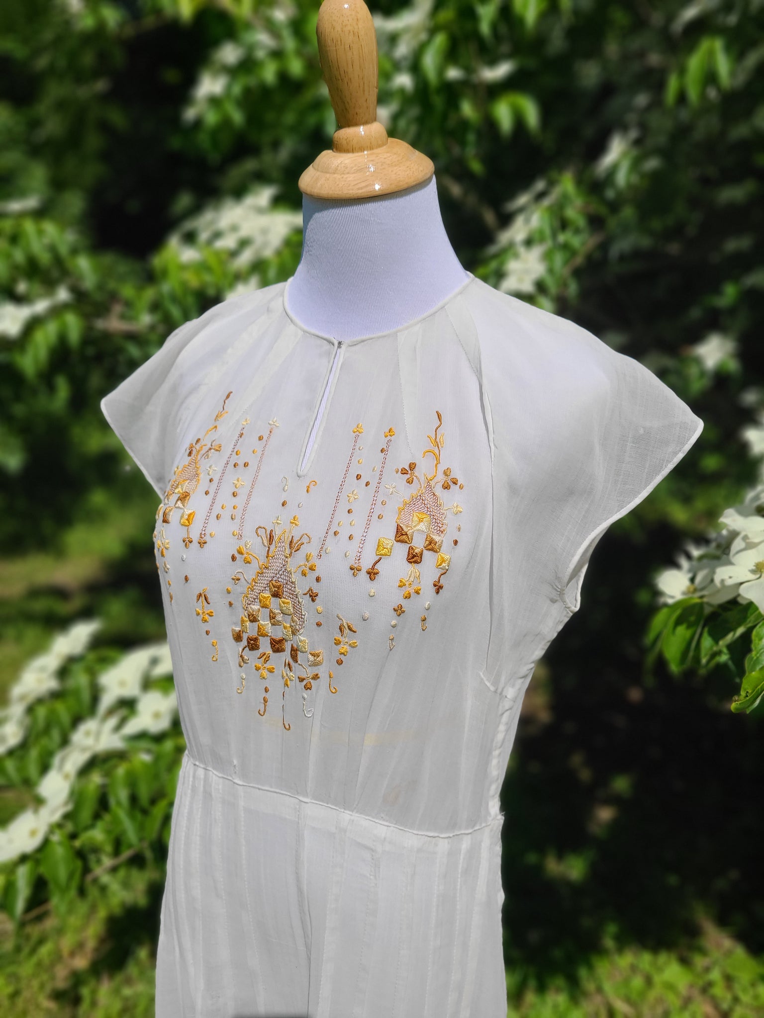 1920s Embroidered Dress At the Sign of the Golden Scissors 1920s Embroidered Dress At the Sign of the Golden Scissors