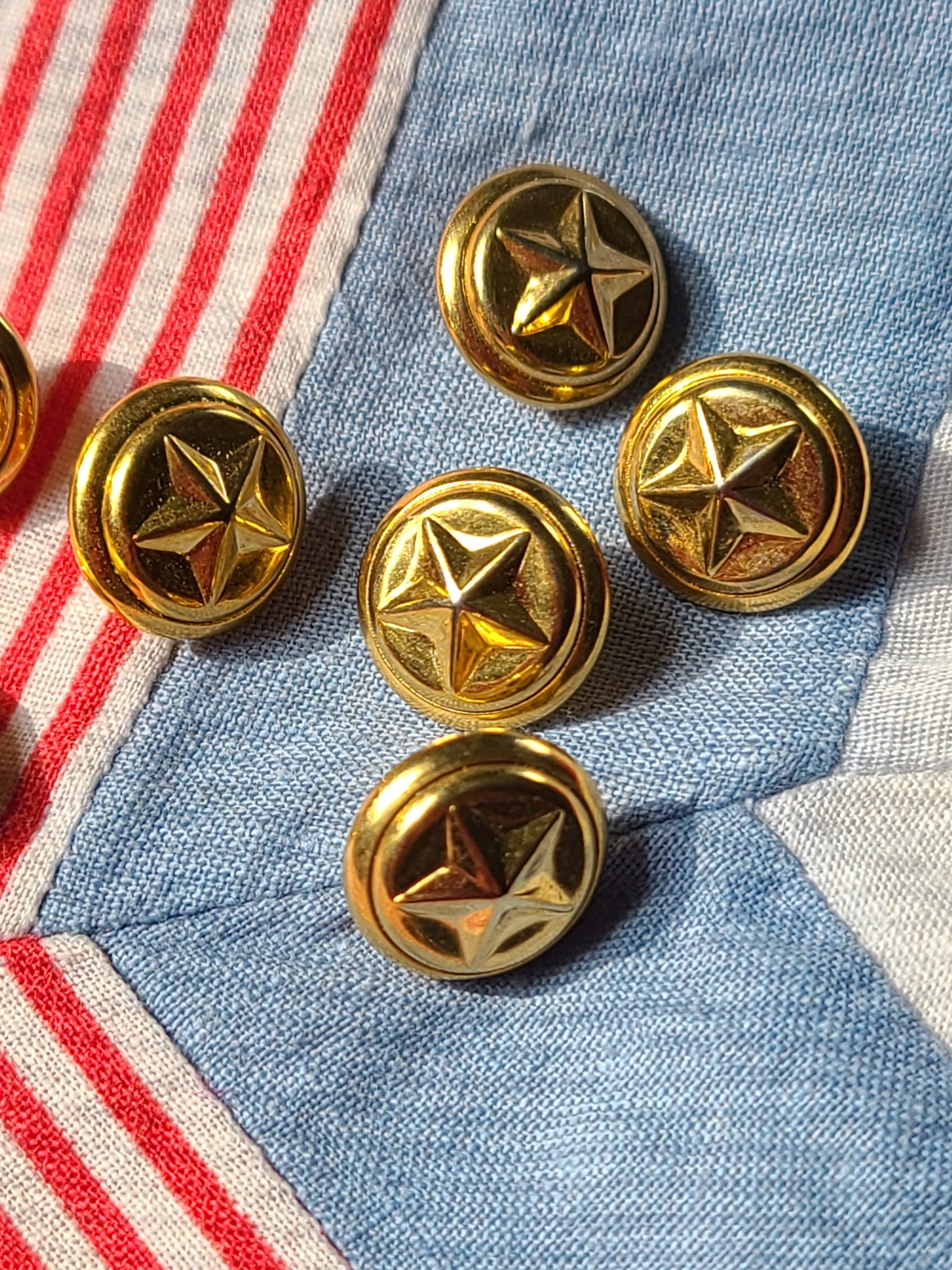 Gold Star Buttons – At the Sign of the Golden Scissors