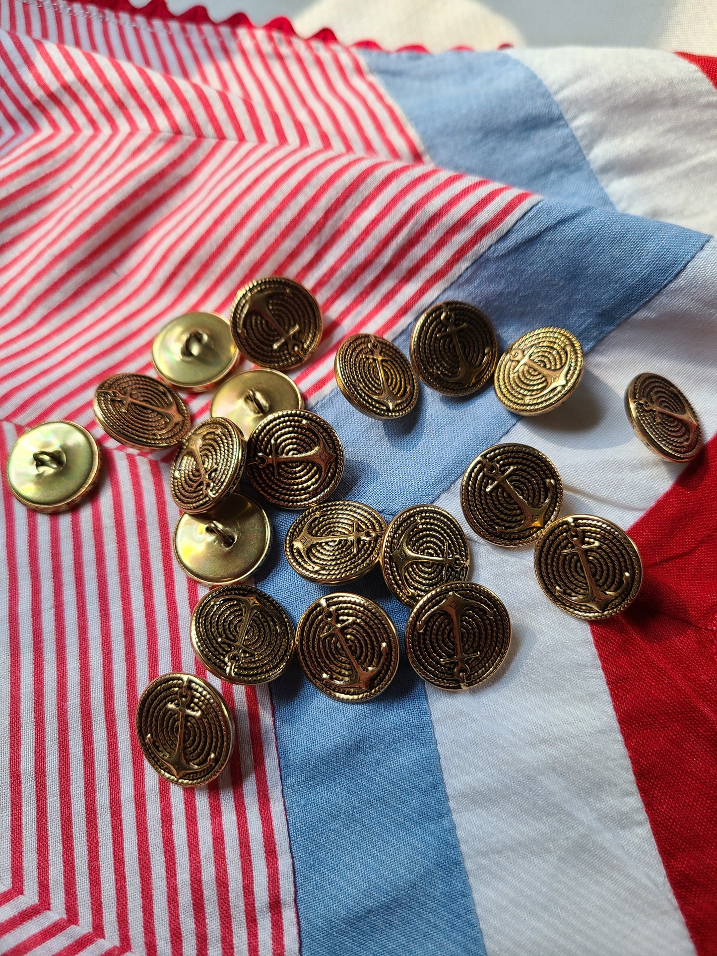Small Anchor Buttons - Gold/Black