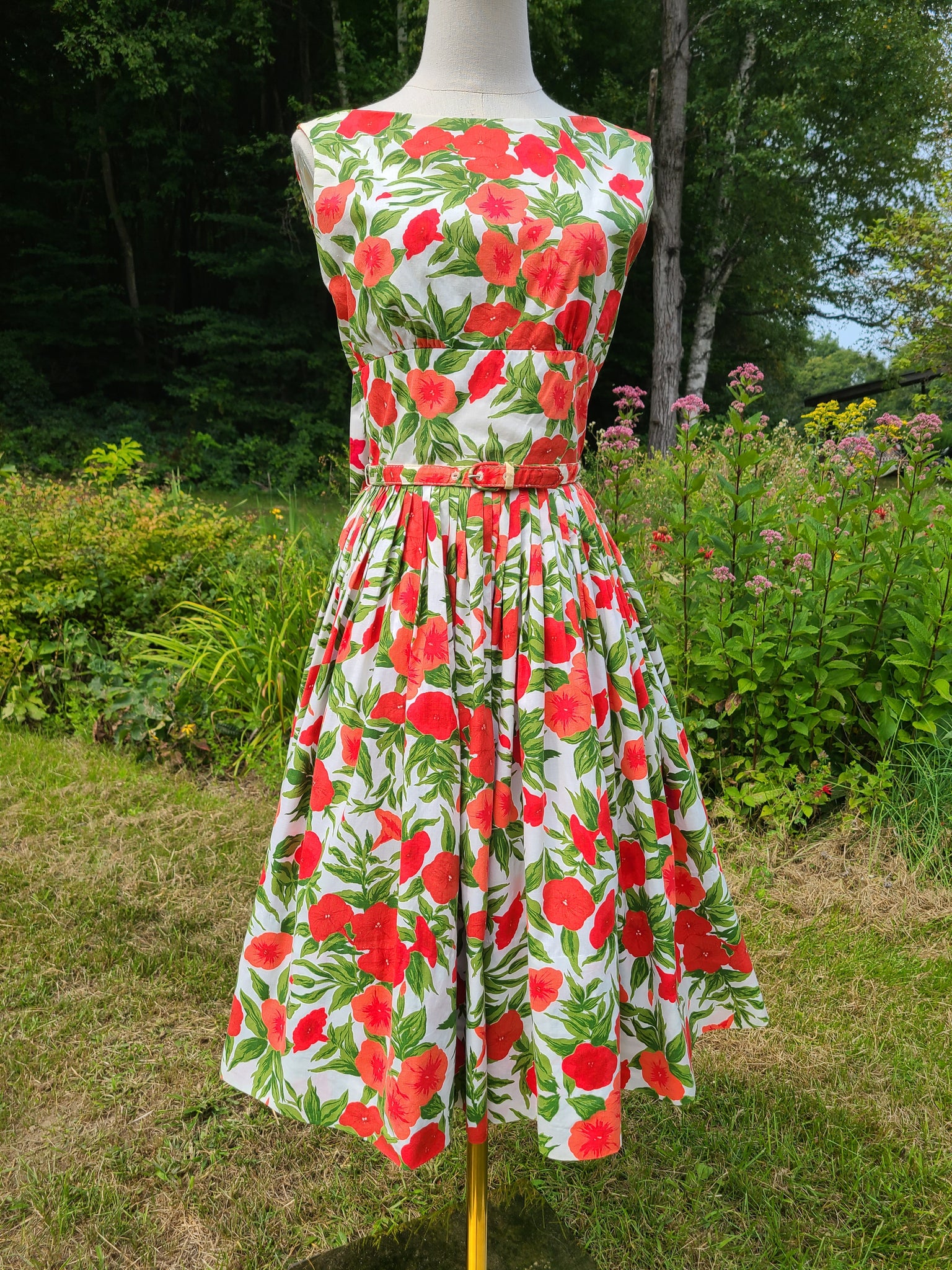 Vintage 1950s Cotton Print Dress At the Sign of the Golden Scissors Vintage 1950s Cotton Print Dress At the Sign of the Golden Scissors
