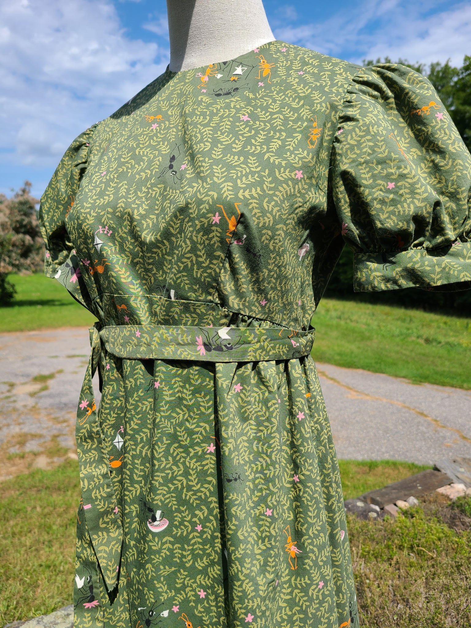 Regency Style Historybounding Dress - 1950s Novelty Print At the Sign of the Golden Scissors Regency Style Historybounding Dress - 1950s Novelty Print At the Sign of the Golden Scissors