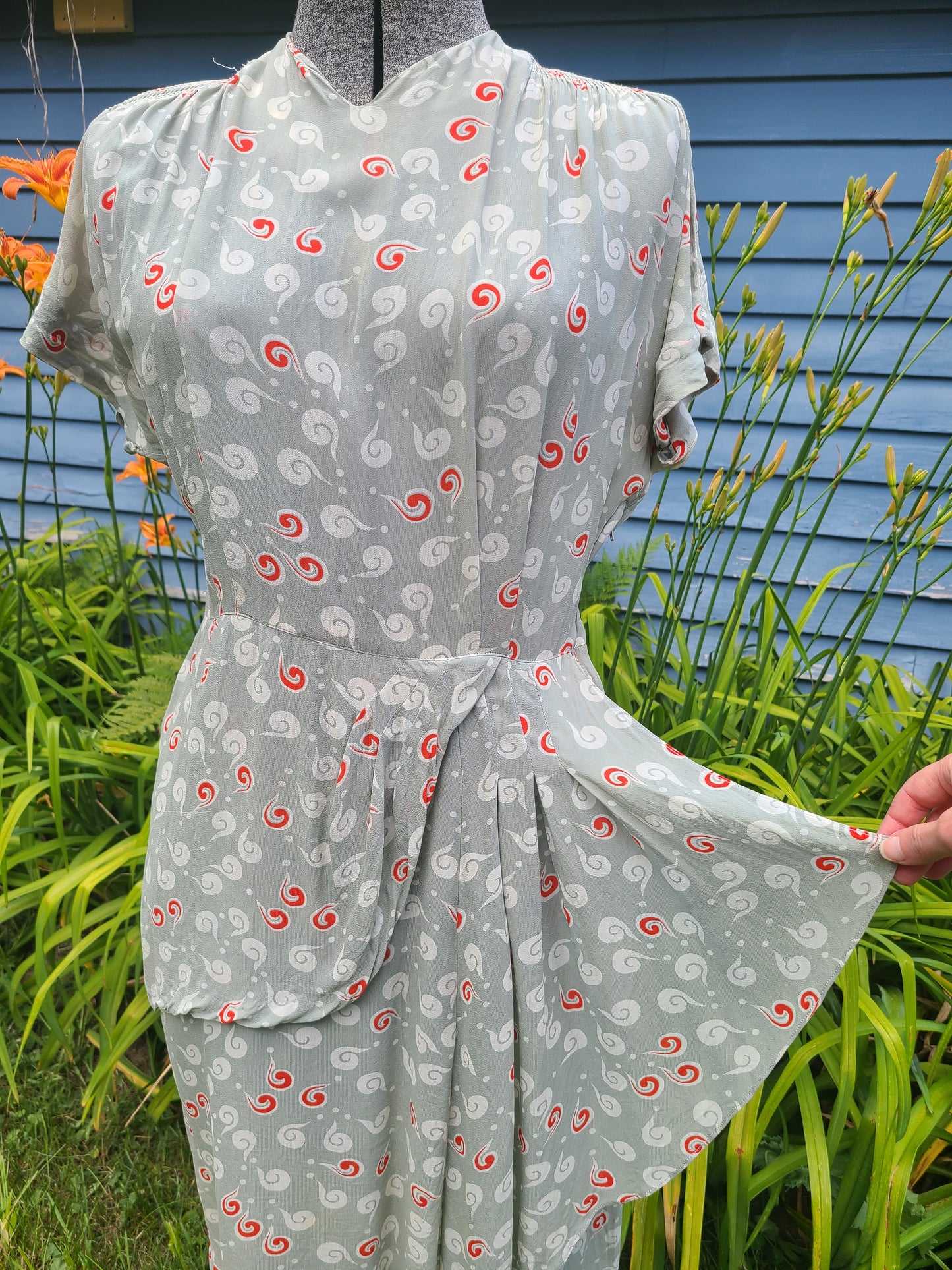 Vintage 1940s Dress - Red/Gray Novelty Print