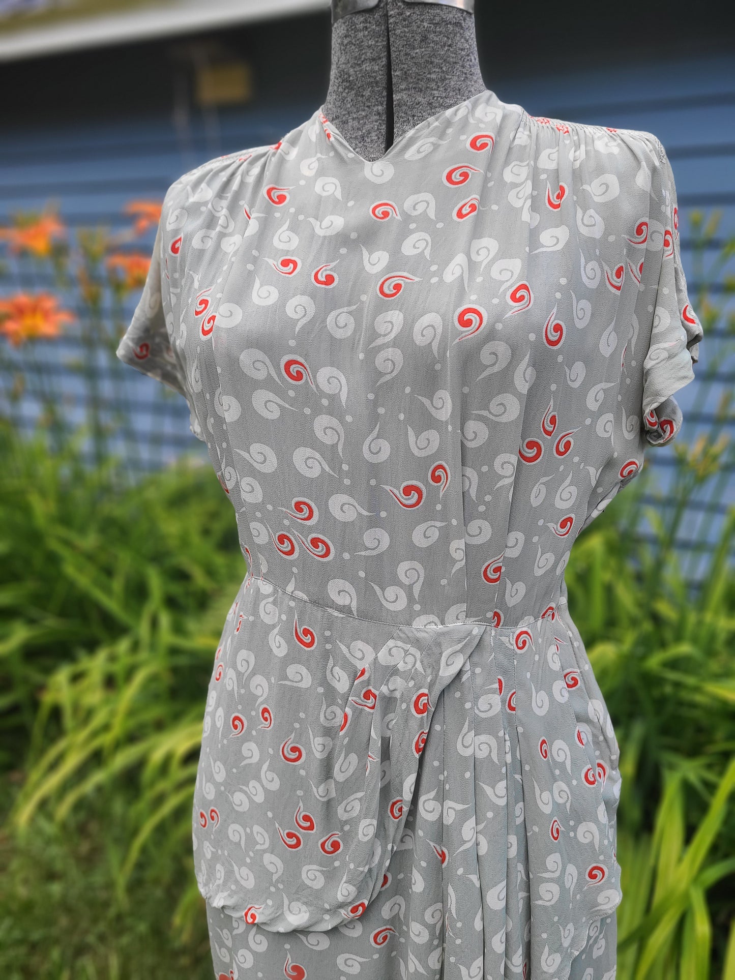 Vintage 1940s Dress - Red/Gray Novelty Print