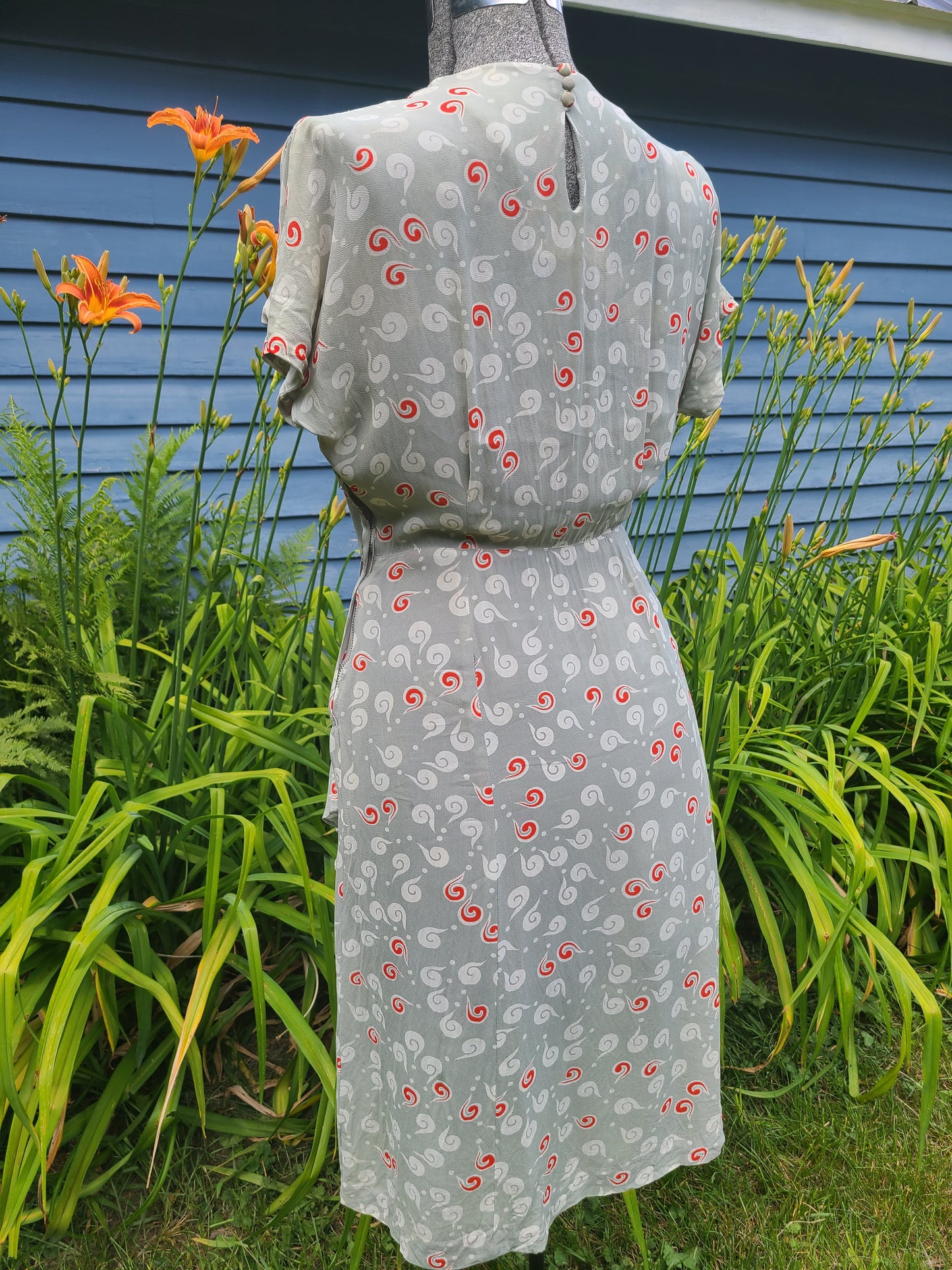 Vintage 1940s Dress - Red/Gray Novelty Print