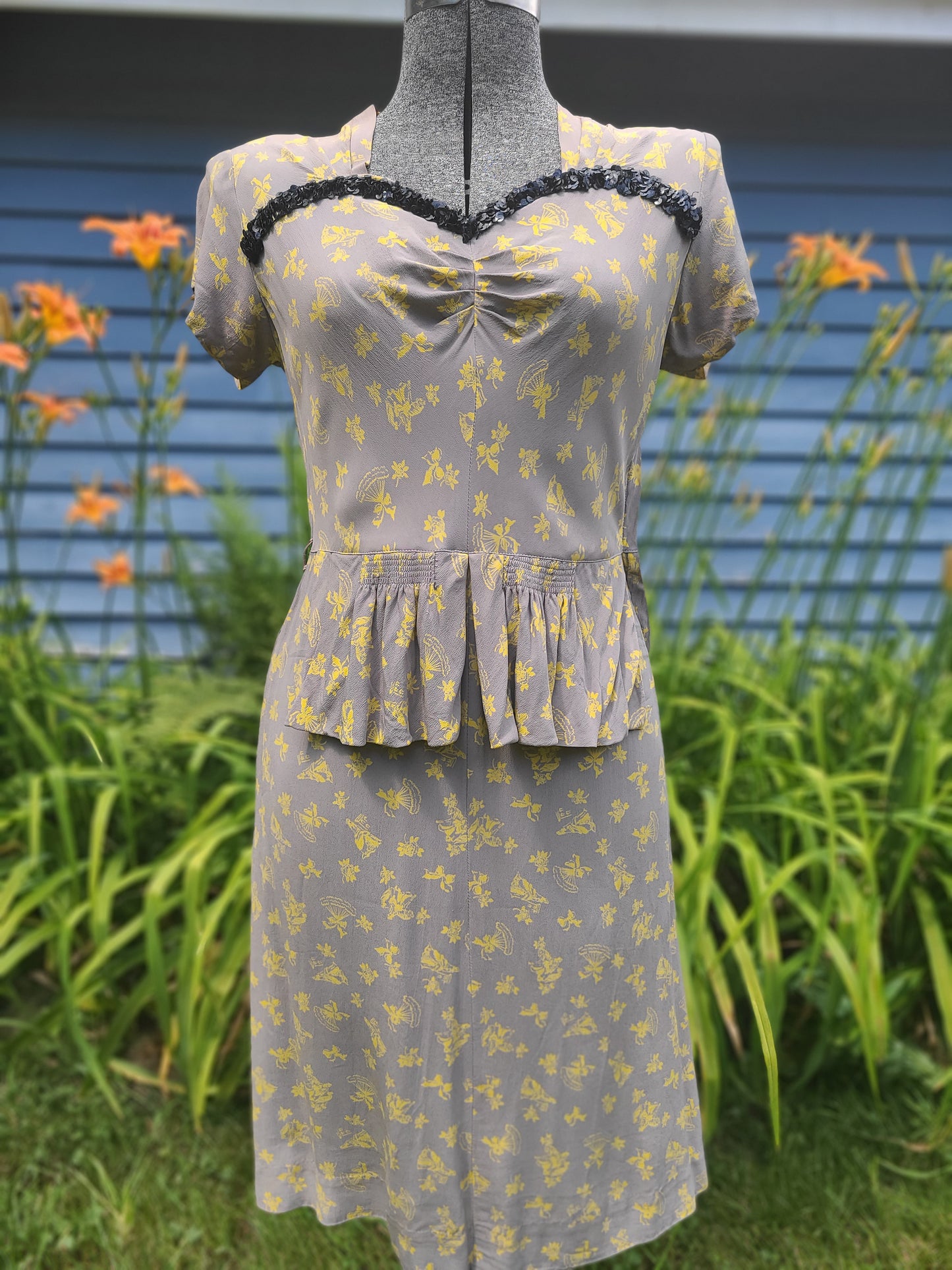 Vintage 1940s Dress - Gray/Yellow Novelty Print