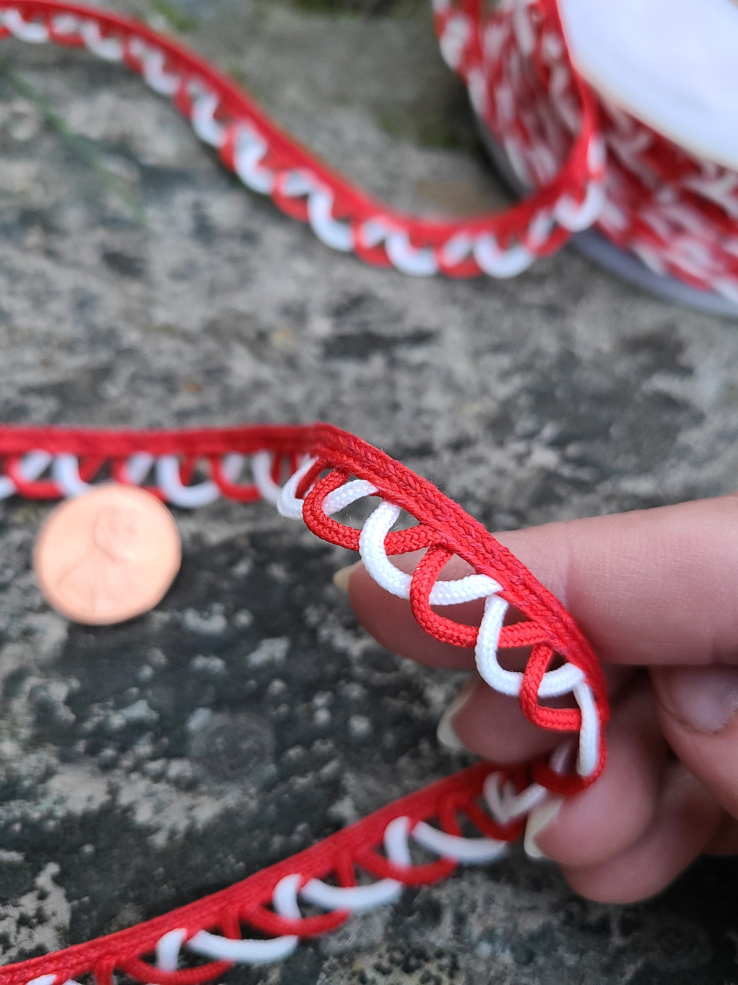 Vintage Trim - Red/White Loop